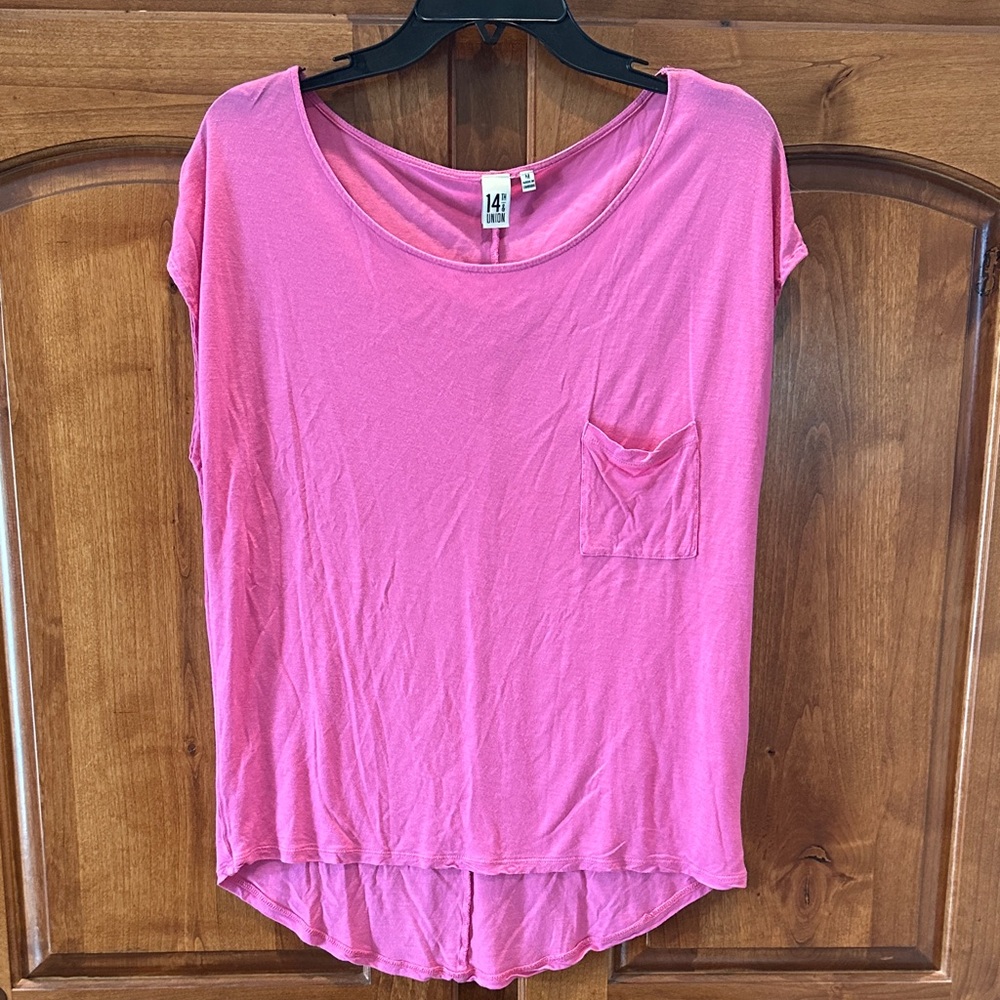 14th & Union Pink Scoop Neck Short Sleeve Pocket Tee